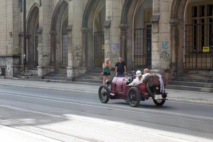 Zabytkowa parada przejechała ulicami Wrocławia [ZDJĘCIA]