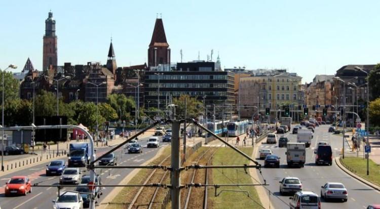 Wrocław: Chcą przywrócić pl. Jana Pawła II dawną nazwę, a świętego zastąpić feministką