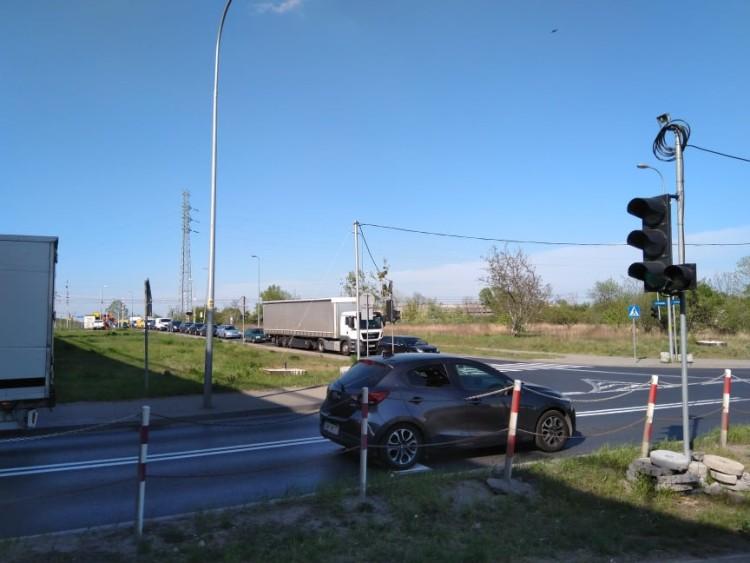 Nowa sygnalizacja świetlna na Żernikach. Ogromne korki