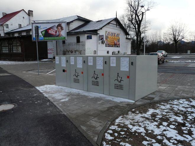 Boksy rowerowe na Psim Polu już działają. Skorzystamy z nich za darmo, ale tylko z Urbancard