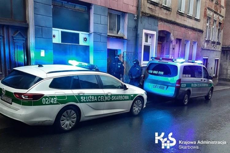 Pralnia brudnych pieniędzy i oszustwa na VAT-cie. Zatrzymane kolejne osoby