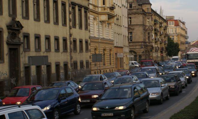 Urzędnicy dementują: miasto nie zwolni do 30 km/h
