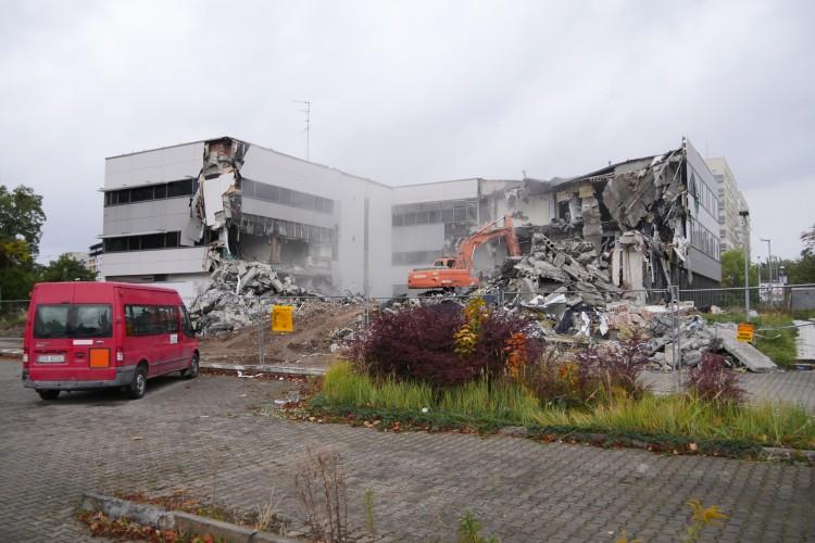 Demolka w centrum Wrocławia. Znika budynek, będą mieszkania na wynajem [ZDJĘCIA]