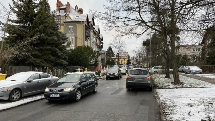 Zalesie i Zacisze już mają dość Alei Wielkiej Wyspy. Chcą zamknięcia ulic dla aut spoza osiedli