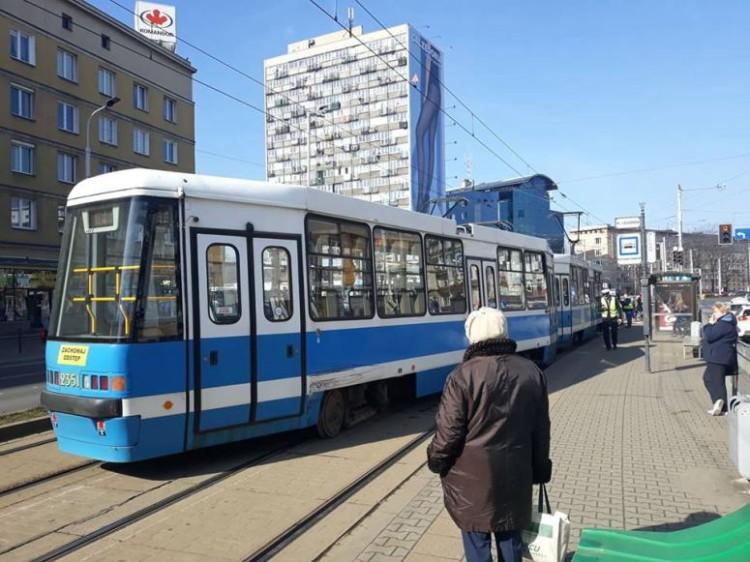 Bukmacher przyjmuje zakłady: Czy we Wrocławiu będzie więcej niż 100 wykolejeń?