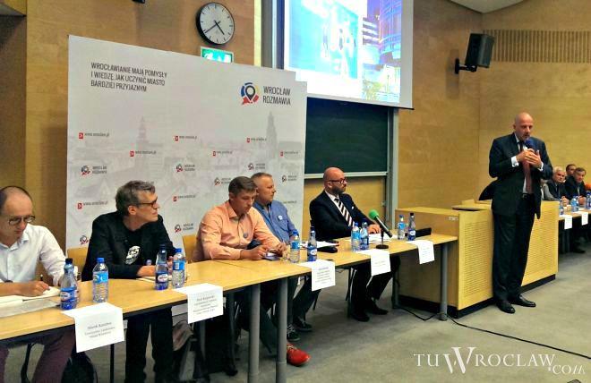 Metro, kamienice, imprezy i auta w centrum. Eksperci spierali się o pytania referendalne [RELACJA]