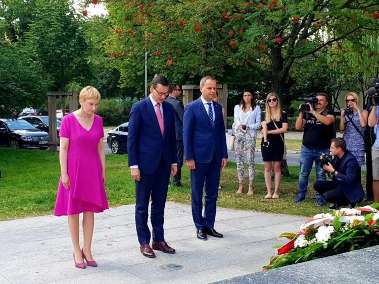 Premier Morawiecki we Wrocławiu. Przyjechał złożyć wieniec [ZDJĘCIA]