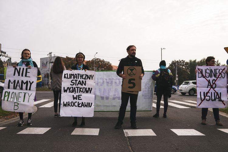 Aktywiści zablokowali ruch w pokojowym akcie obywatelskiego nieposłuszeństwa [ZDJĘCIA]