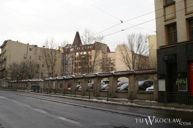 Biurowce, które staną w miejscu parkingu Frasyniuka mają być gotowe za 2 lata