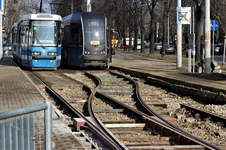 Wymiana rozjazdów na ważnym skrzyżowaniu. Dużo zmian w kursowaniu tramwajów