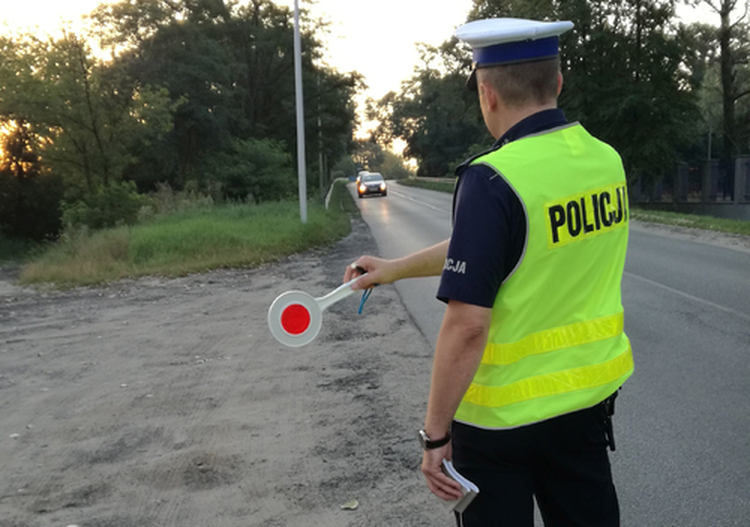 Jeździł samochodem mimo utraty prawa jazdy i sądowego zakazu