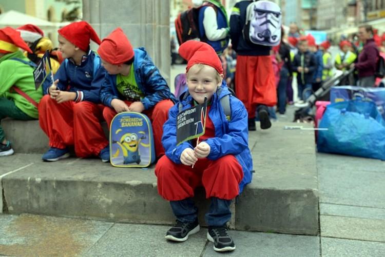 Wrocław: radosna parada na rozpoczęcie Międzynarodowego Festiwalu Krasnoludków [ZDJĘCIA]