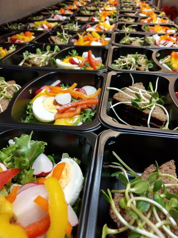 Catering dietetyczny – Wrocław poznaje 4 zalety diety pudełkowej