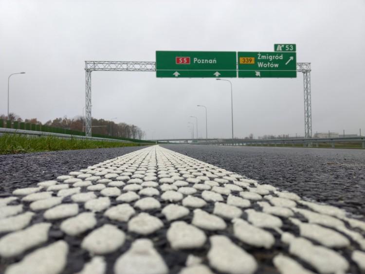 Problemy na nowej drodze. Tir uszkodził wiadukt, trwa naprawa