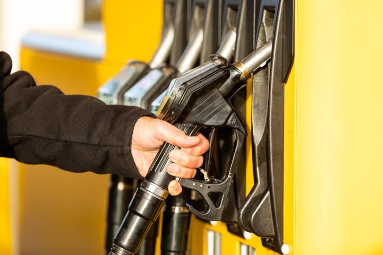 Od 1 stycznia nowa benzyna na stacjach. E10 zastąpi bezołowiową 95. Nie każde auto może na niej jeździć
