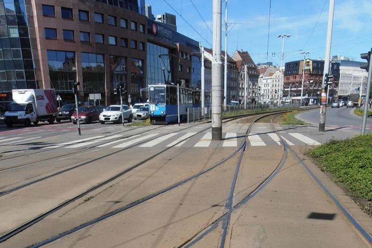 Wymiana zwrotnicy na placu Dominikańskim. Zmiany w komunikacji miejskiej