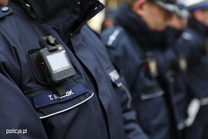 Wrocław: kamery na policyjnych mundurach jeszcze przed świętami