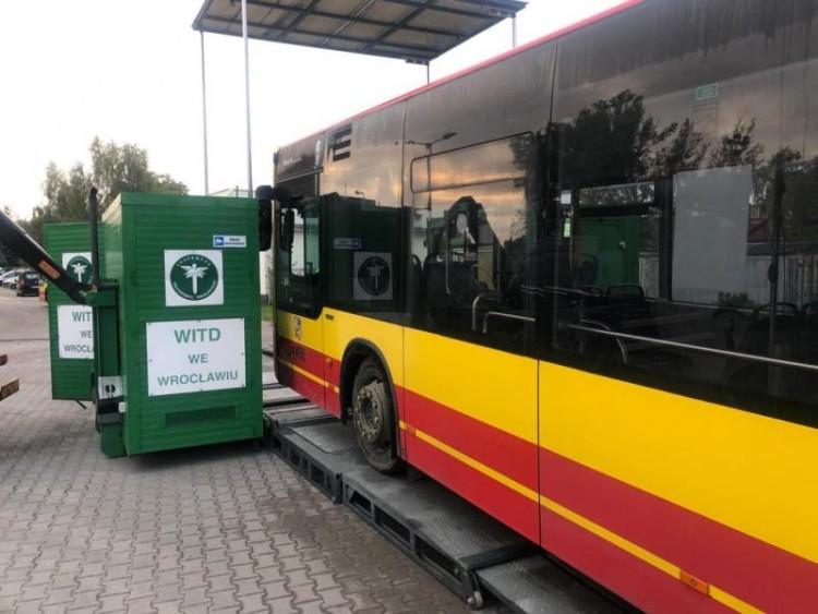 Kontrola miejskich autobusów. 10 z 23 pojazdów było niesprawnych