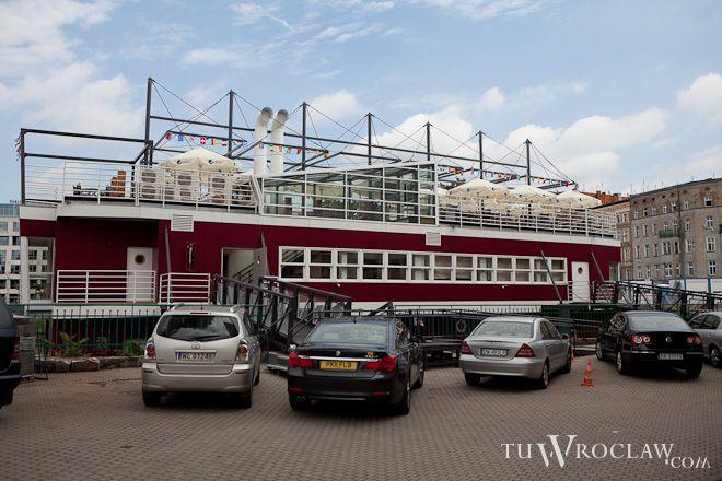 Premiera Teatru Lalek na otwarcie Barki Tumskiej, pierwszej restauracji na Odrze