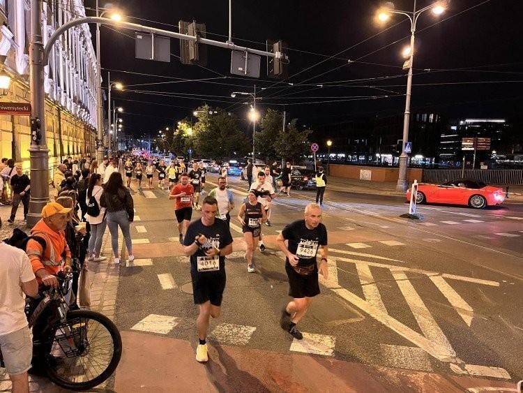 Nocny Półmaraton Wrocław: Lista 500 wrocławian, którzy przybiegli najszybciej [NAZWISKA - WYNIKI]