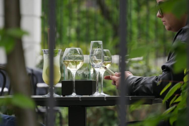 Gastronomia świętuje. Ogródki restauracyjne otwarte po lockdownie [ZDJĘCIA]