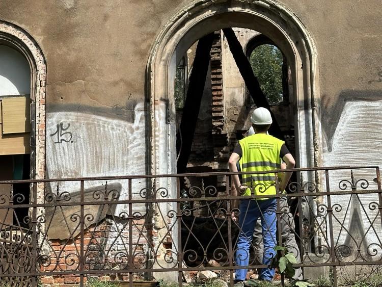 Pożar zabytkowego pałacu we Wrocławiu. Właściciel złożył zawiadomienie o przestępstwie