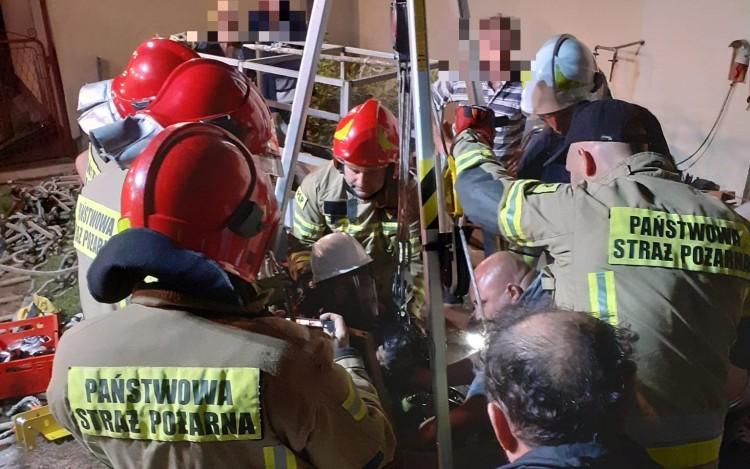 Horror pod Wrocławiem. Kobieta uwięziona w studni, za nogę trzymał ją martwy mężczyzna