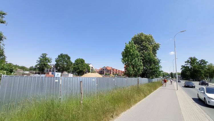 Aldi buduje we Wrocławiu obiekt hotelowo-handlowy [ZDJĘCIA]
