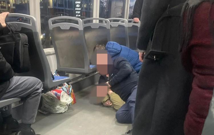 Wrocław: Bójka w tramwaju. Motorniczy obezwładnił krewkiego pasażera