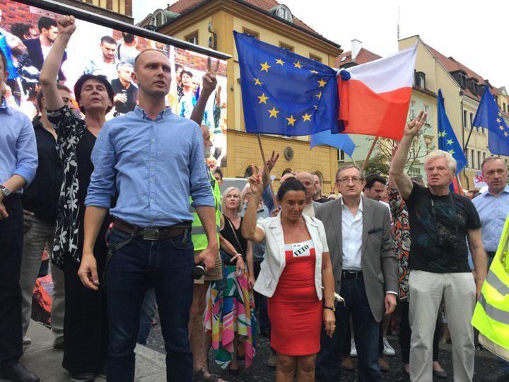 Wrocław: „obrońcy demokracji” zapowiadają wielką demonstrację z udziałem Piniora i Frasyniuka