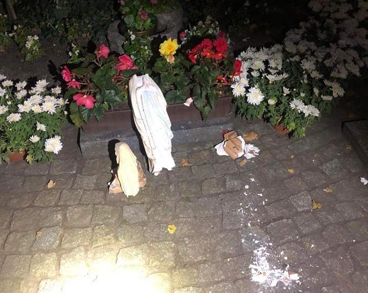 Podczas zabawy na Halloween zdewastowali cmentarz i okolice kościoła? Matka Boska bez głowy