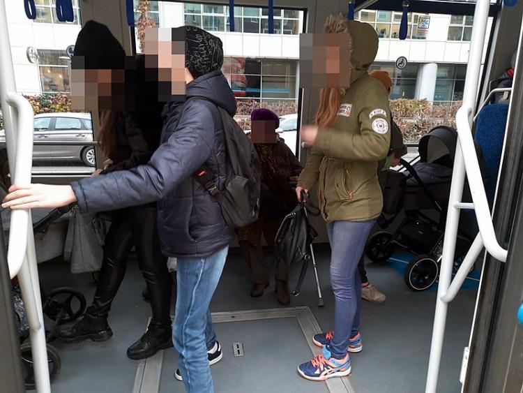 Koniec absurdu w MPK Wrocław. Przewoźnik pozwoli na więcej wózków w pojazdach