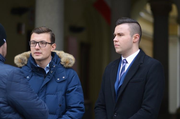 Wrocławscy aktywiści: w mieście brakuje miejsc do rekreacji, defibrylatorów i ławek dla matek karmiących
