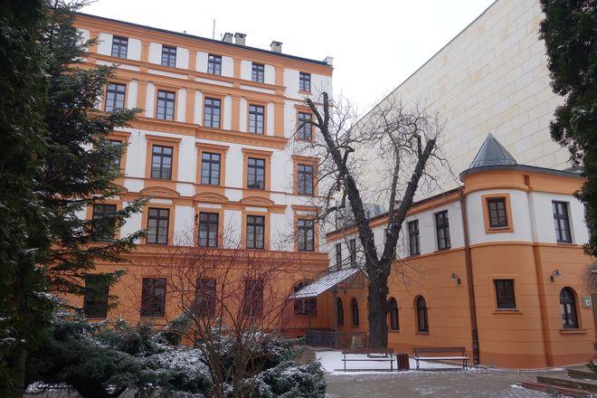Dostali od ministerstwa 1 mln złotych, by w ekspresowym tempie przywrócić blask zabytkowym gmachom