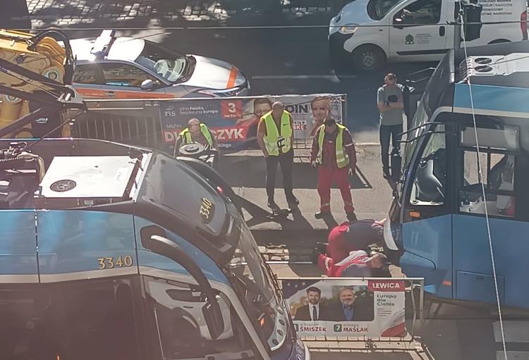 Wrocław: Na Drobnera złamał się pantograf. Wiele linii jeździ objazdami