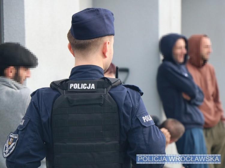 Nalot policji na podwrocławskie Kobierzyce. Przeczesali osiedla szukając migrantów