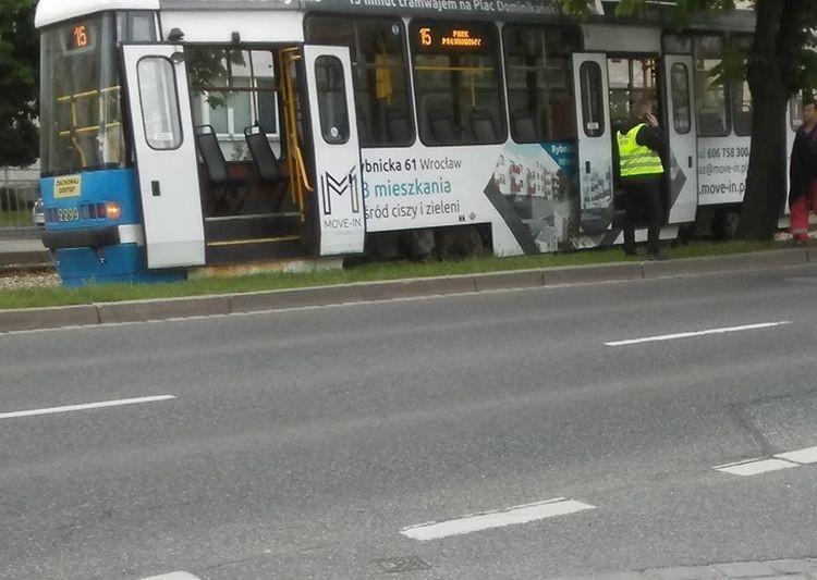 Na Ślężnej wykoleił się tramwaj. Uruchomiono komunikację zastępczą