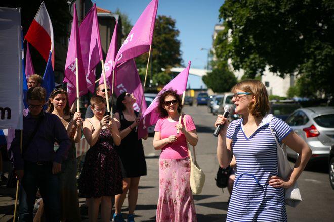 Partia Razem aktywna we Wrocławiu. Działacze wspierają pracowników Amazona i zapraszają na spotkanie