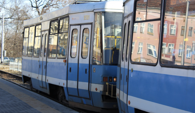 Wrocław: Zasłabnięcie pasażera w tramwaju. Są utrudnienia