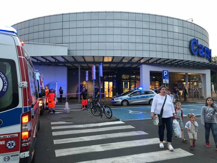 Śmierć w centrum handlowym. Reanimacja nie pomogła [ZDJĘCIA]