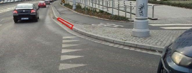 Wrocławscy rowerzyści mogą już jeździć po obniżonych krawężnikach [LISTA MIEJSC]