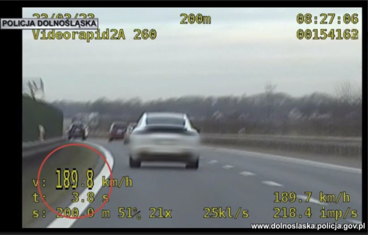 Jechał porsche prawie 190 km/h. Skończyło się surowym mandatem