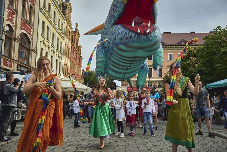 Ulicami Wrocławia przeszła parada ze smokami i odważnymi dziećmi [ZDJĘCIA]