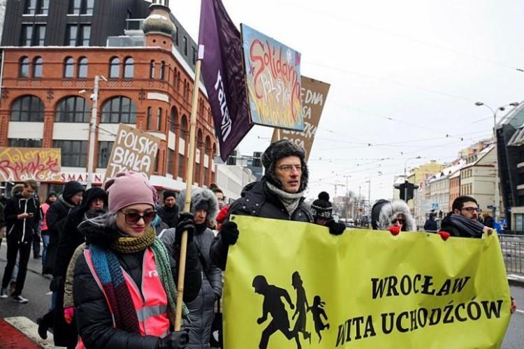Domagają się, by Wrocław przyjął uchodźców z Afganistanu. Wśród sygnatariuszy Olga Tokarczuk