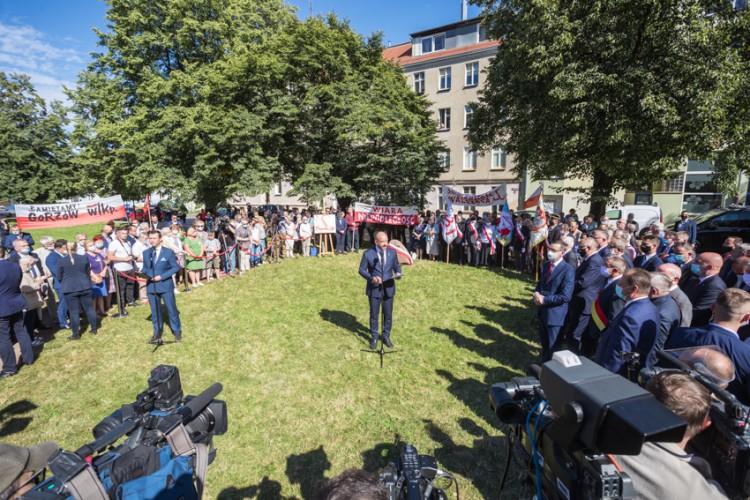 Wrocławski skwer ma patrona. Na uroczystości premier Morawiecki [ZDJĘCIA, WIDEO]