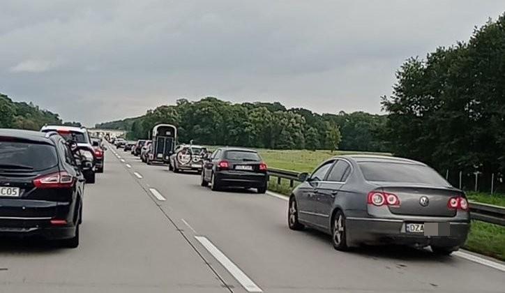 Utrudnienia na wjeździe do Wrocławia. Wypadek dwóch samochodów