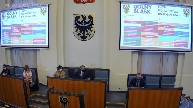 Klapa opozycji w sejmiku. „Starego przewodniczącego” wsparła część radnych „nowej większości”