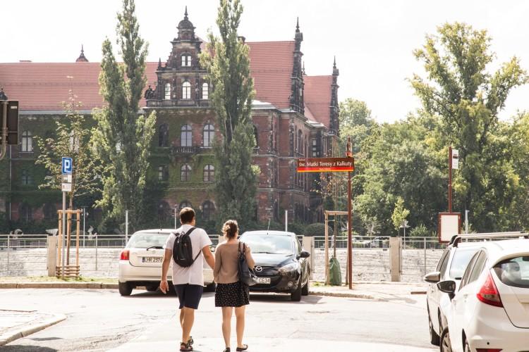Wrocław już oficjalnie ma bulwar Matki Teresy z Kalkuty [ZDJĘCIA]
