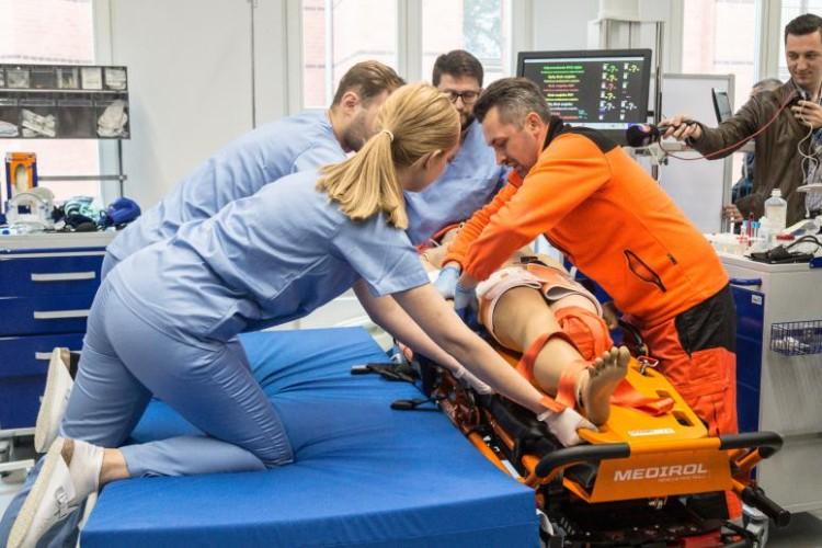Młodzi wrocławianie chcą leczyć ludzi. Ogromne zainteresowanie medycyną i stomatologią