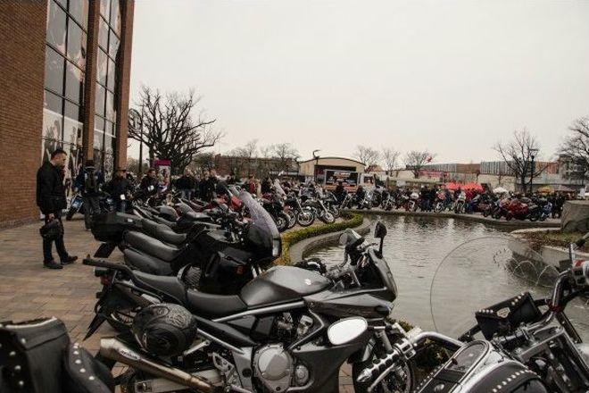 Już w weekend pół tysiąca motocykli przejedzie z Ostrowa Tumskiego do... Będą też zabytkowe auta i masa atrakcji